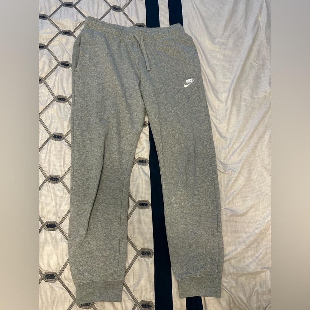 Nike Sportswear Club Fleece Women's Mid-Rise Joggers (Grey) - Size M